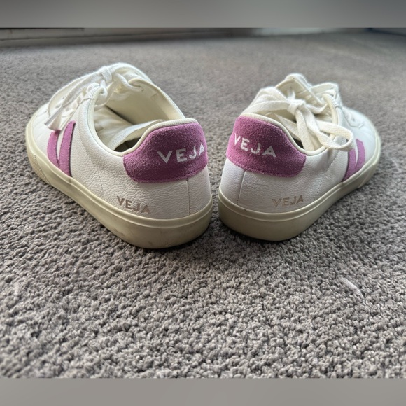 Veja Campo Sneakers - White and Mulberry - Womens - excellent condition - Picture 3 of 8